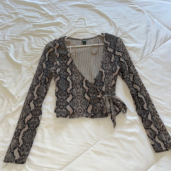 Snake skin Wrap Shirt - Picture 1 of 4